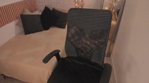 Snapshot of bella_desi chatting on January 10, 12:15 pm Dessi online show from January 10, 12:15 pm