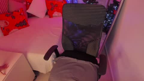 Snapshot of bella_desi chatting on December 29, 12:34 pm Dessi online show from December 29, 12:34 pm