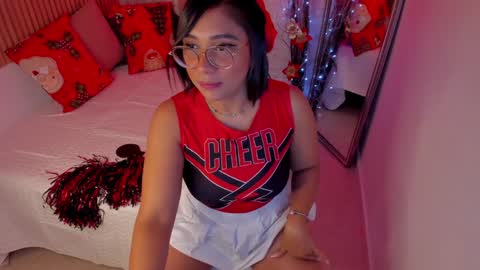Snapshot of bella_desi chatting on December 4, 11:52 am Dessi online show from December 4, 11:52 am