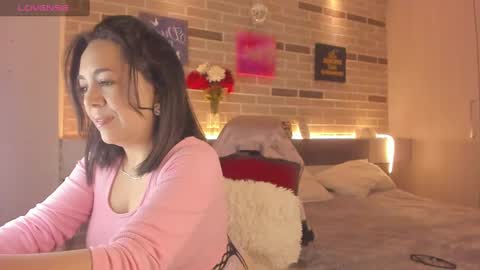 Snapshot of bella_fournier chatting on October 14, 11:51 pm Bella online show from October 14, 11:51 pm