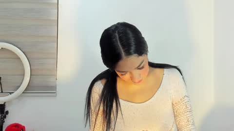 Laura online show from April 8, 4:47 am