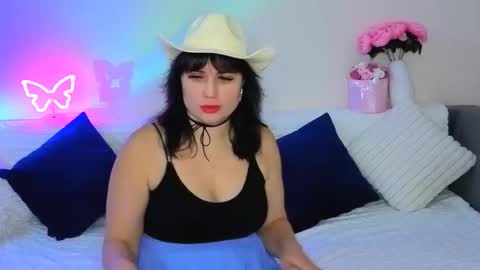 Snapshot of bella_hillss chatting on October 12, 6:54 pm Bella online show from October 12, 6:54 pm