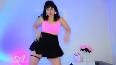 Snapshot of bella_hillss chatting on October 11, 6:54 pm Bella online show from October 11, 6:54 pm