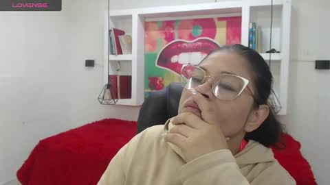 lady online show from September 9, 11:32 am