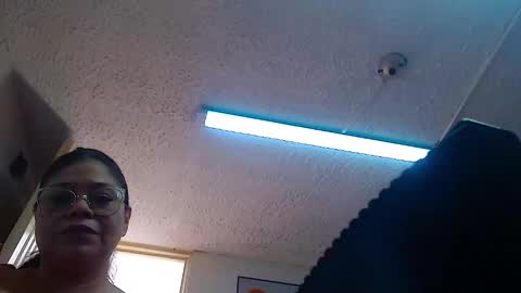 lady online show from December 31, 1:41 pm