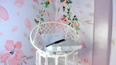 Snapshot of bella_miia_ chatting on September 13, 4:59 pm Mia online show from September 13, 4:59 pm