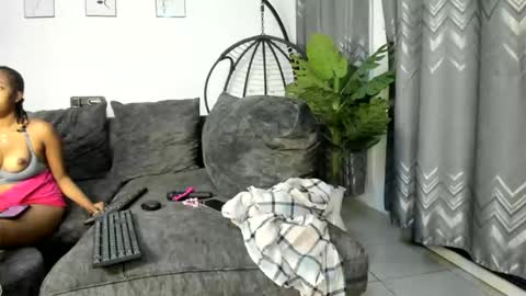 Bella sweetpea online show from June 11, 2:53 am