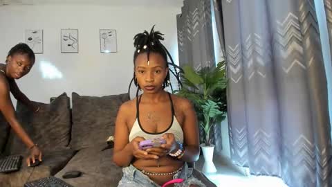 Bella sweetpea online show from June 8, 5:30 am