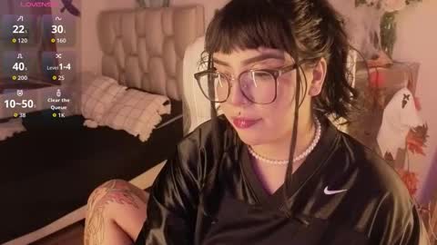 Snapshot of bellaa_miller chatting on October 18, 8:32 pm Bella online show from October 18, 8:32 pm