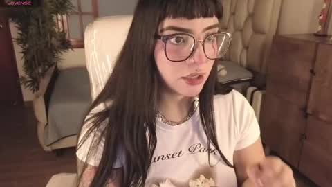 Snapshot of bellaa_miller chatting on October 7, 7:29 pm Bella online show from October 7, 7:29 pm