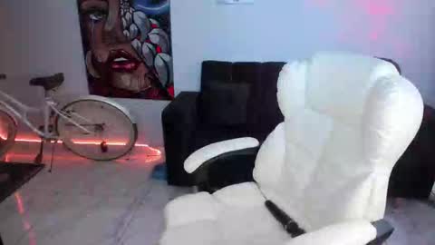 Snapshot of bellaa_miller chatting on September 11, 8:09 pm Bella online show from September 11, 8:09 pm