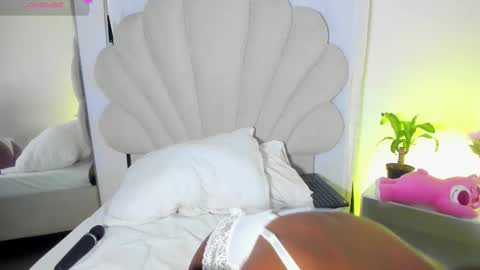 Bella Dajud online show from March 24, 11:54 pm