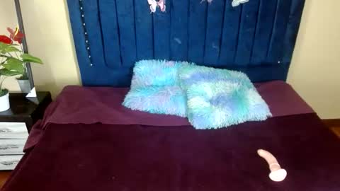 Snapshot of bellaceleste18 chatting on October 9, 7:18 pm bellaceleste18 online show from October 9, 7:18 pm