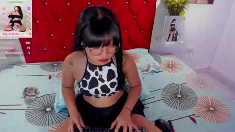 Snapshot of bellagreen_ chatting on September 21, 10:08 pm bellagreen_ online show from September 21, 10:08 pm