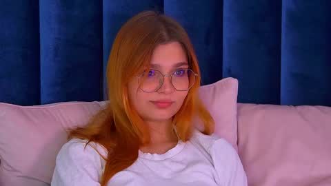 Snapshot of bellamarebelle chatting on October 17, 5:10 am BellaMarebelle online show from October 17, 5:10 am