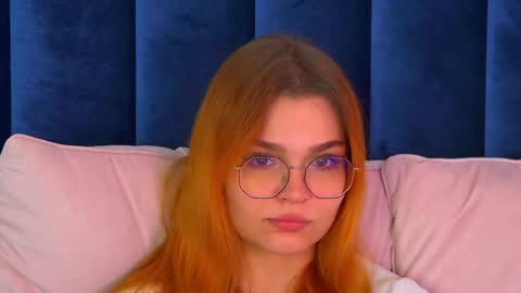 Snapshot of bellamarebelle chatting on October 16, 4:48 am BellaMarebelle online show from October 16, 4:48 am