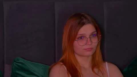 Snapshot of bellamarebelle chatting on October 12, 4:59 am BellaMarebelle online show from October 12, 4:59 am