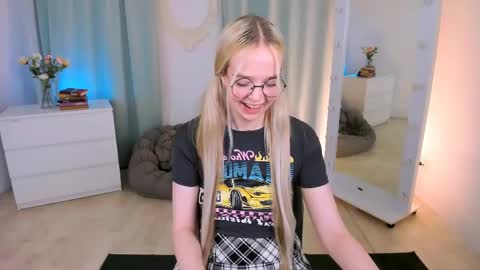 Bella online show from May 17, 9:25 pm