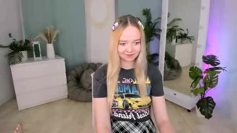 Bella online show from December 3, 10:56 pm