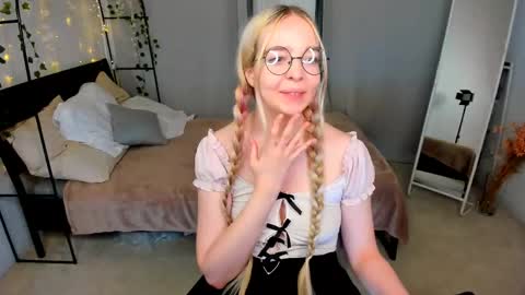 Bella online show from May 20, 10:07 pm