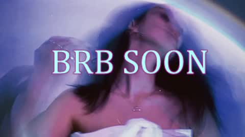 bellaparker_ online show from April 15, 9:21 am