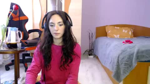 Snapshot of bellaqueen0701 chatting on March 8, 6:19 am bellaqueen0701 online show from March 8, 6:19 am