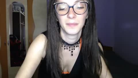 Snapshot of bellaqueen0701 chatting on February 24, 10:58 pm bellaqueen0701 online show from February 24, 10:58 pm