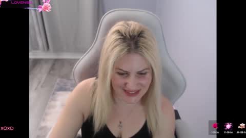 Snapshot of bellastar84 chatting on October 10, 1:38 pm Starr40 online show from October 10, 1:38 pm