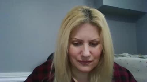 Snapshot of bellastar84 chatting on February 6, 2:58 pm Starr40 online show from February 6, 2:58 pm