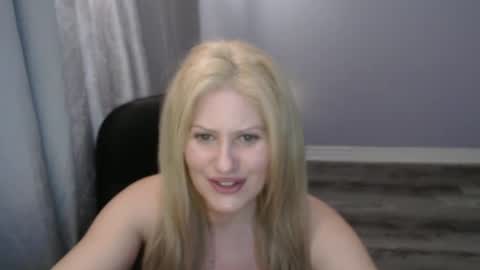 Snapshot of bellastar84 chatting on March 4, 3:37 pm Starr40 online show from March 4, 3:37 pm