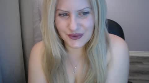 Snapshot of bellastar84 chatting on February 28, 3:04 pm Starr40 online show from February 28, 3:04 pm