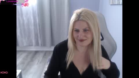 Snapshot of bellastar84 chatting on September 20, 1:09 pm Starr40 online show from September 20, 1:09 pm