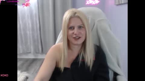 Snapshot of bellastar84 chatting on September 12, 3:08 pm Starr40 online show from September 12, 3:08 pm