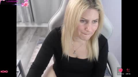 Snapshot of bellastar84 chatting on October 18, 3:04 pm Starr40 online show from October 18, 3:04 pm