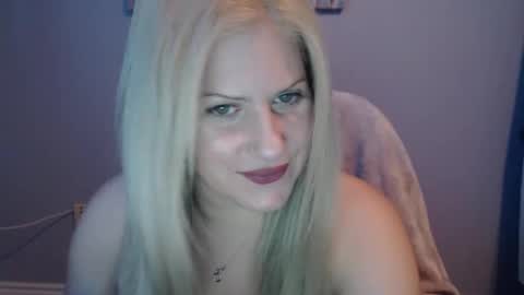Snapshot of bellastar84 chatting on February 20, 12:25 pm Starr40 online show from February 20, 12:25 pm
