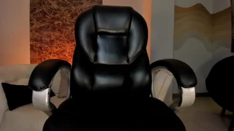 B E L L A  online show from July 28, 4:39 pm