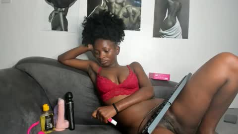 Bellasweettt online show from May 12, 8:26 pm