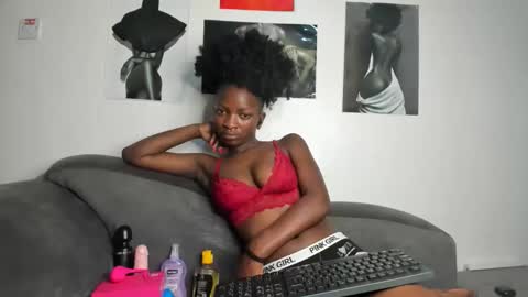 Bellasweettt online show from May 11, 8:17 pm