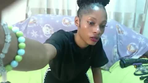 bellatee online show from November 12, 11:30 am