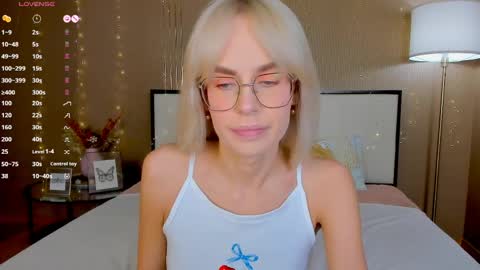 Bella online show from April 19, 1:05 am