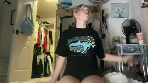 Bella 3 online show from May 18, 5:46 am