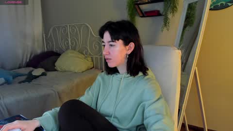 Snapshot of belle_via chatting on January 18, 5:20 am Bella online show from January 18, 5:20 am
