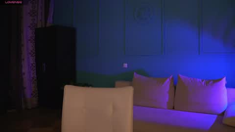 Bella online show from April 15, 7:25 pm