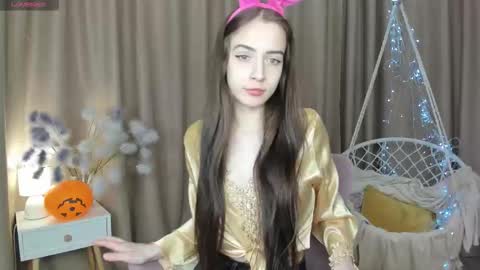 Belle online show from October 31, 4:25 am