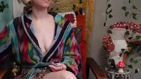 Snapshot of bendingofwillow chatting on February 17, 5:23 pm Willow online show from February 17, 5:23 pm