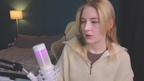 Alice online show from December 28, 7:33 pm