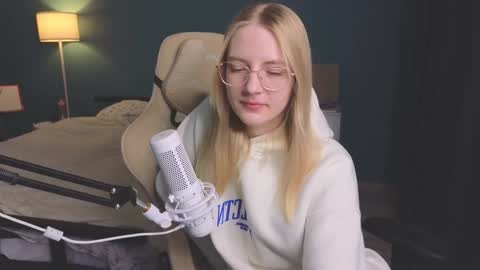 Alice online show from December 3, 7:22 pm