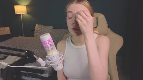 Alice online show from December 9, 7:39 pm