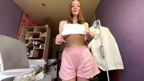 Snapshot of berry_buns chatting on September 28, 5:14 am Sofia online show from September 28, 5:14 am