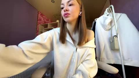 Snapshot of berry_buns chatting on October 6, 5:35 am Sofia online show from October 6, 5:35 am